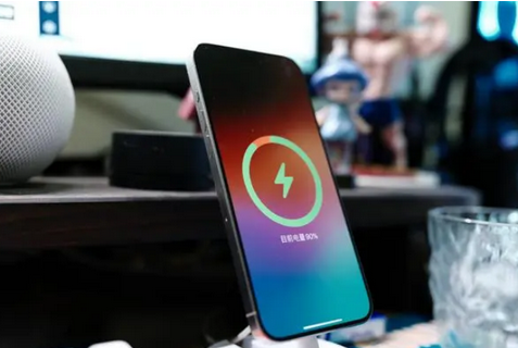 南坤镇苹果15换屏服务分享用什么充电器给iPhone15充电更好 