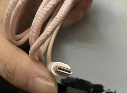 南坤镇苹果15维修店分享iPhone15USB-C数据线长啥样